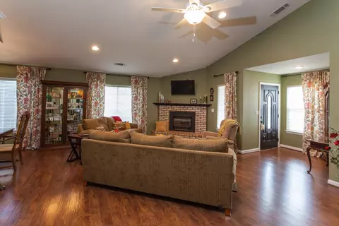 399 Franciscan Trl, Redding, CA 96003 photo 3