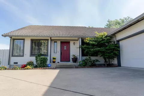 3867 Rushmore Dr, Redding, CA 96001 photo 1