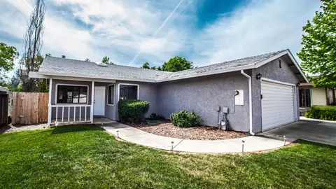 945 Spaniel Dr, Redding, CA 96003 photo 2