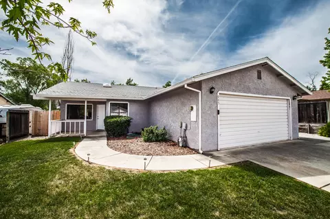 945 Spaniel Dr, Redding, CA 96003 photo 1