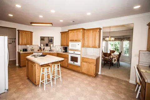20389 Greenview Dr, Redding, CA 96002 photo 11