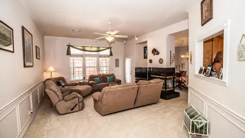 20389 Greenview Dr, Redding, CA 96002 photo 5