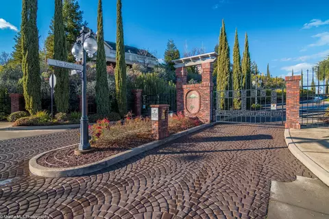 1049 Chardonnay Walk, Redding, CA 96001 photo 3