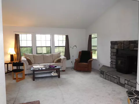 1375 Hope Ln, Redding, CA 96003 photo 11
