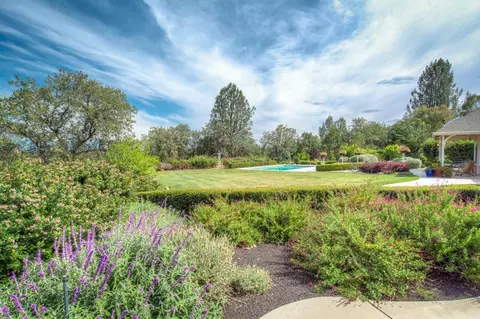 2394 Dream St, Redding, CA 96001 photo 4