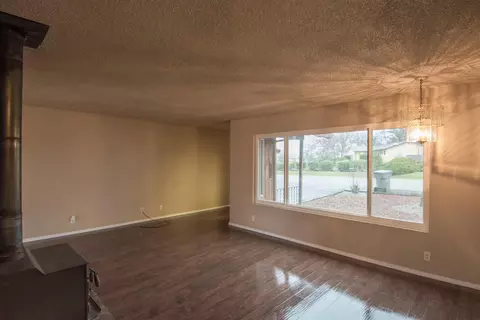 20355 Pickford Way, Redding, CA 96002 photo 5