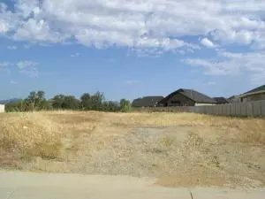2052 Maudray Way, Redding, CA 96003 photo 1