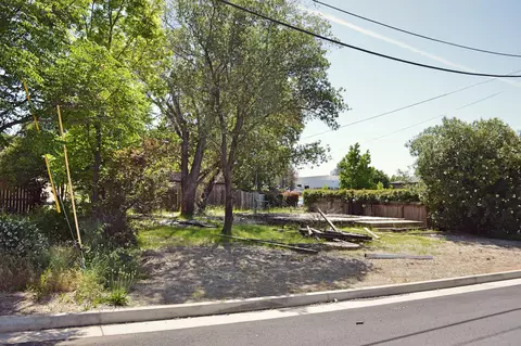 2573 Bunker St, Redding, CA 96002 photo 2