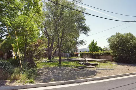 2573 Bunker St, Redding, CA 96002 photo 1