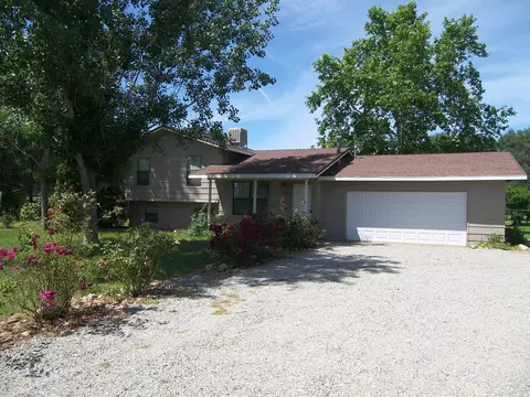 20114 Sylvia Ln, Redding, CA 96002 photo 1