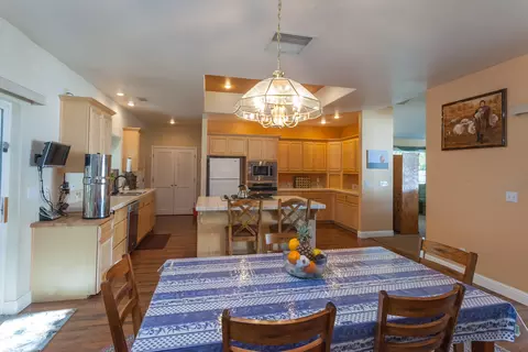 19287 Hollow Ln, Redding, CA 96003 photo 9