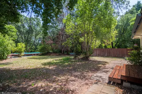 8501 Copper Dr, Redding, CA 96001 photo 3