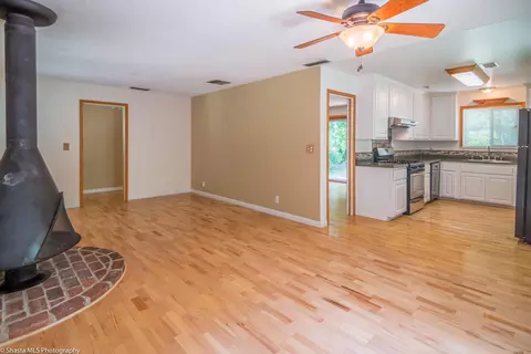 8501 Copper Dr, Redding, CA 96001 photo 6