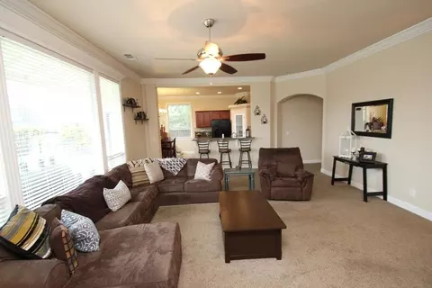 1058 Coggins St, Redding, CA 96003 photo 3