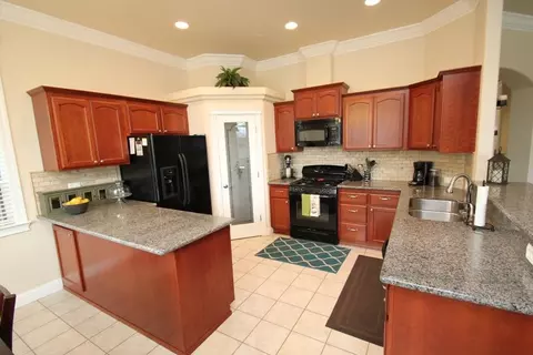 1058 Coggins St, Redding, CA 96003 photo 6