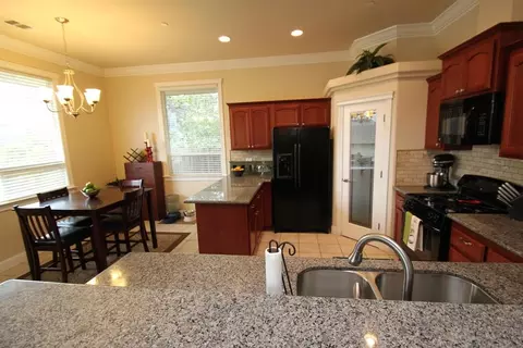 1058 Coggins St, Redding, CA 96003 photo 5