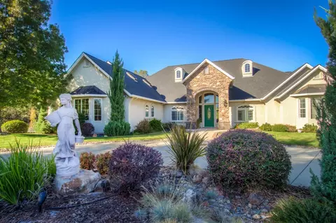 10352 White Star Dr, Redding, CA 96001 photo 1
