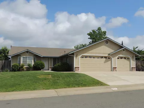 2910 Tropicana Ct, Redding, CA 96003 photo 1