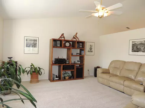 2910 Tropicana Ct, Redding, CA 96003 photo 3