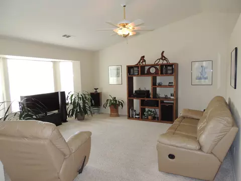 2910 Tropicana Ct, Redding, CA 96003 photo 2