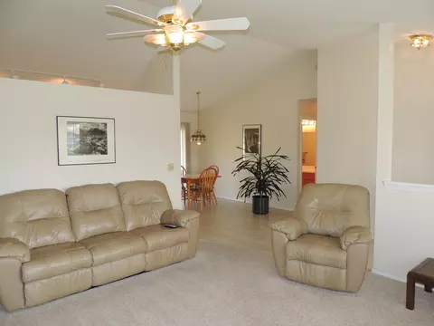2910 Tropicana Ct, Redding, CA 96003 photo 4