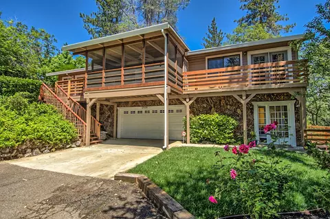 17570 Forest View Dr, Redding, CA 96003 photo 1