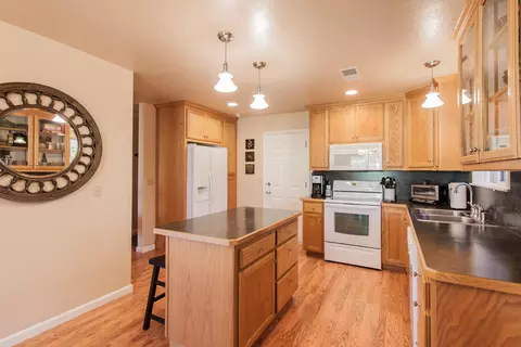 2286 Venus Way, Redding, CA 96002 photo 2