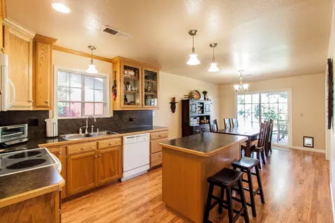 2286 Venus Way, Redding, CA 96002 photo 3