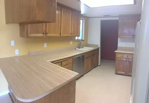 463 Rosewood Dr, Redding, CA 96003 photo 3