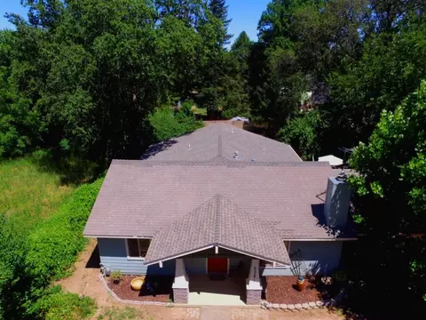 5381 Mulberry Ln, Redding, CA 96001 photo 2