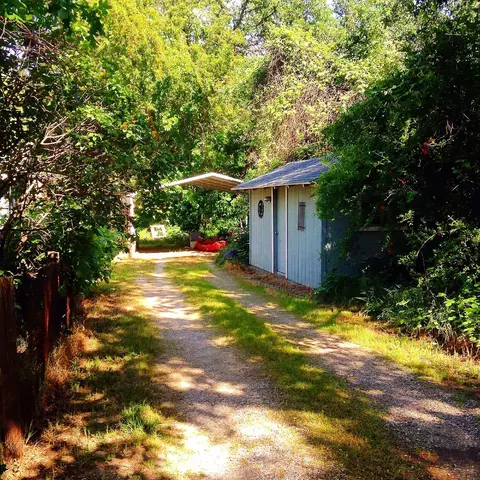 5381 Mulberry Ln, Redding, CA 96001 photo 8