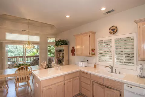 253 Harvest Walk, Redding, CA 96003 photo 11