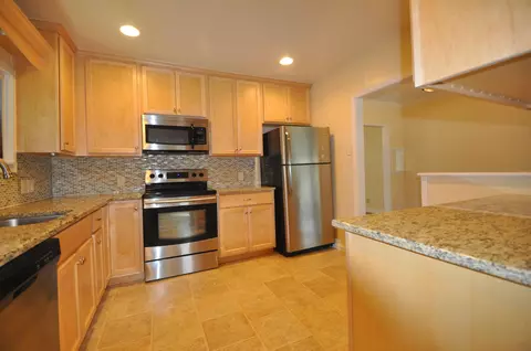 869 South St, Redding, CA 96001 photo 7