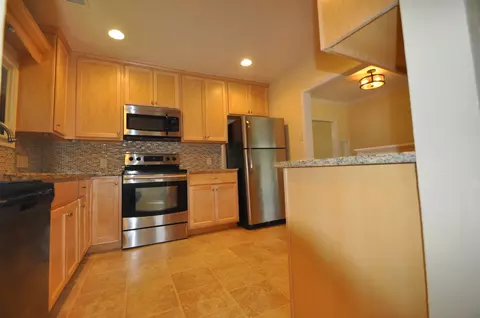 869 South St, Redding, CA 96001 photo 6