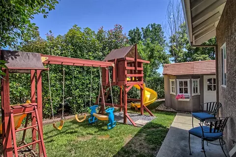 3381 Stanford Dr, Redding, CA 96003 photo 3