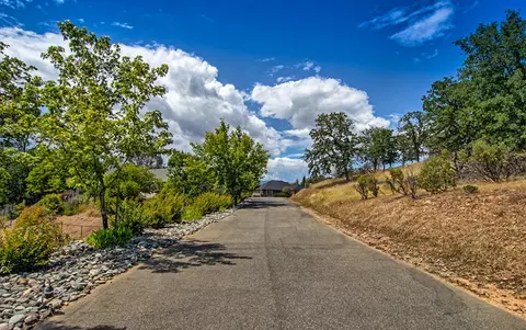 3381 Stanford Dr, Redding, CA 96003 photo 8
