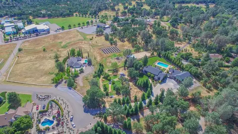 8789 Heritage Ct, Redding, CA 96001 photo 5