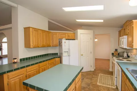 21598 Elk, Redding, CA 96003 photo 5