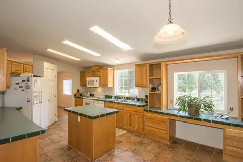 21598 Elk, Redding, CA 96003 photo 4