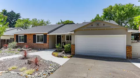 715 Gold St, Redding, CA 96001 photo 2