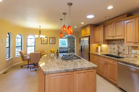 2852 Panorama Dr, Redding, CA 96003 photo 4