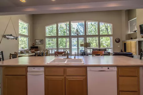 17878 Lake Dr, Lakehead, CA 96051 photo 9