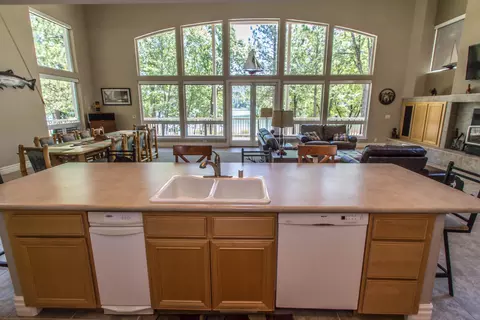 17878 Lake Dr, Lakehead, CA 96051 photo 8