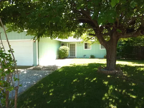 2499 Celestial St, Redding, CA 96002 photo 2