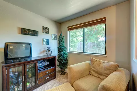 2464 Capella St, Redding, CA 96002 photo 7