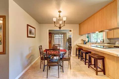 2464 Capella St, Redding, CA 96002 photo 8