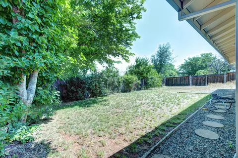 2464 Capella St, Redding, CA 96002 photo 15