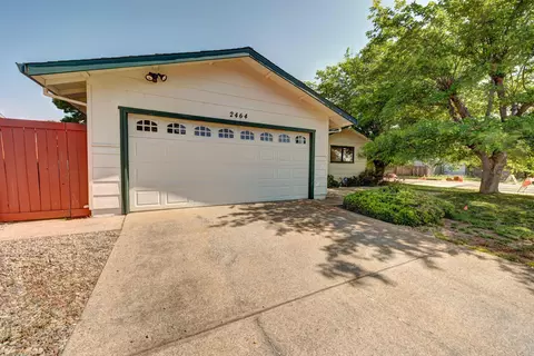2464 Capella St, Redding, CA 96002 photo 2