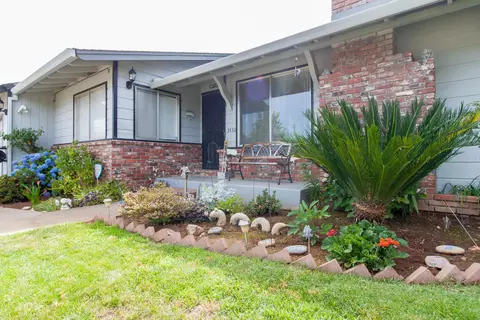 3430 Panorama Dr, Redding, CA 96003 photo 2