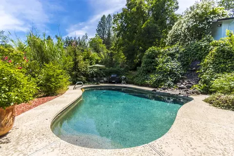 15812 Highland Cir, Redding, CA 96001 photo 2